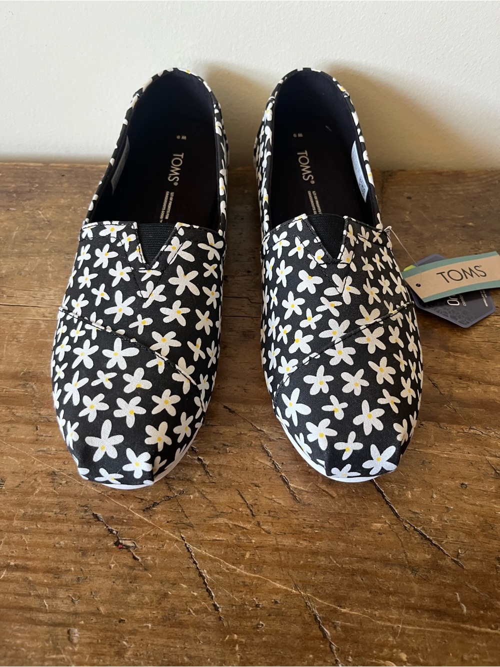 Tom’s NWT Alpargata Black Sun Daisies Women’s Size 9